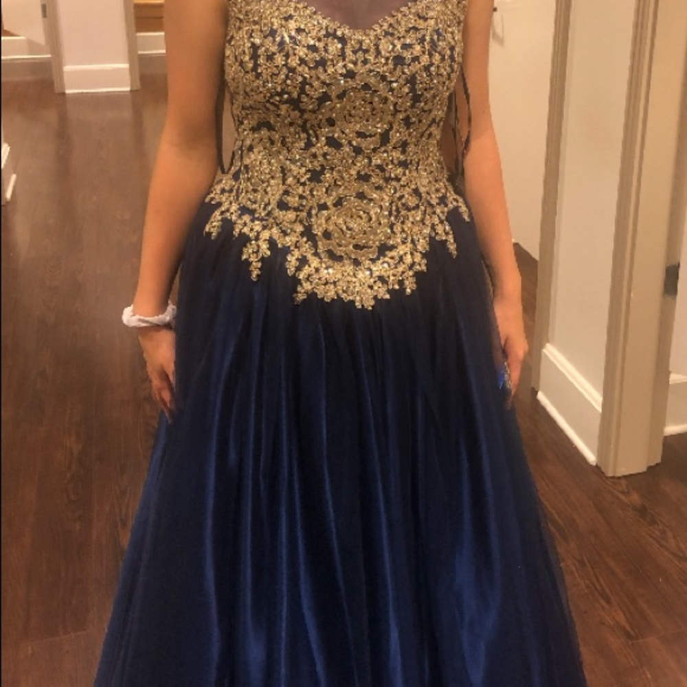NWT Women’s size 6 navy and gold ballgown formal
